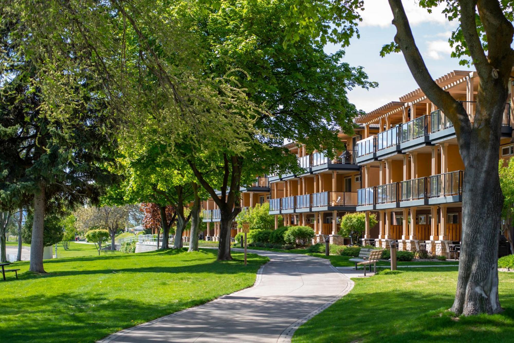 Watermark Beach Resort Osoyoos Esterno foto