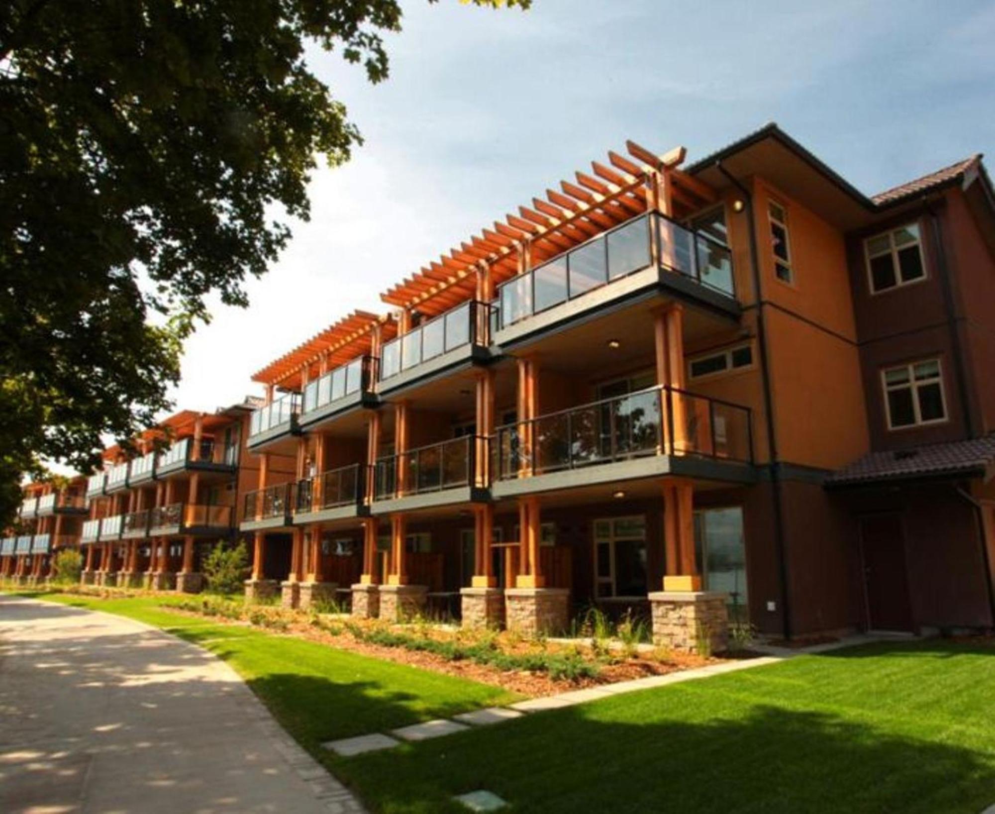 Watermark Beach Resort Osoyoos Esterno foto